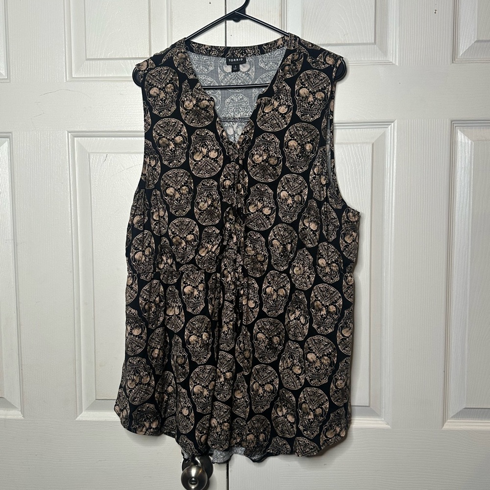 Torrid Black and Tan Patterned Blouse - Picture 5 of 9